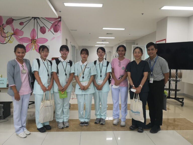Japanese professor and nursing students from University of Shizuoka, Japan visit Srinagarind Hospital Center of Excellence for Kidney Disease.